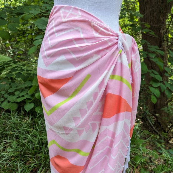 SOLEIL Pareo Wrap Swim Cover Up in Pink Geometric Print One Size New - Picture 5 of 6